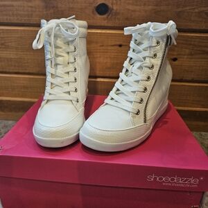 Shoe Dazzle Women's Shanta Wedge Sneakers White Snake Size 7